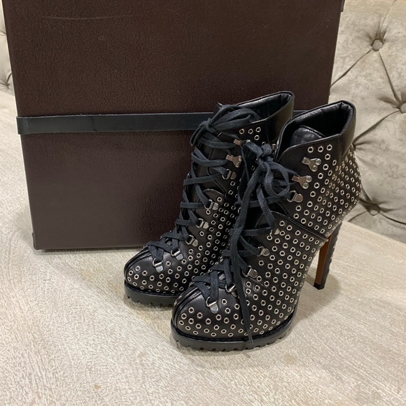 Alaia eyelets details booties - Picture 13 of 15